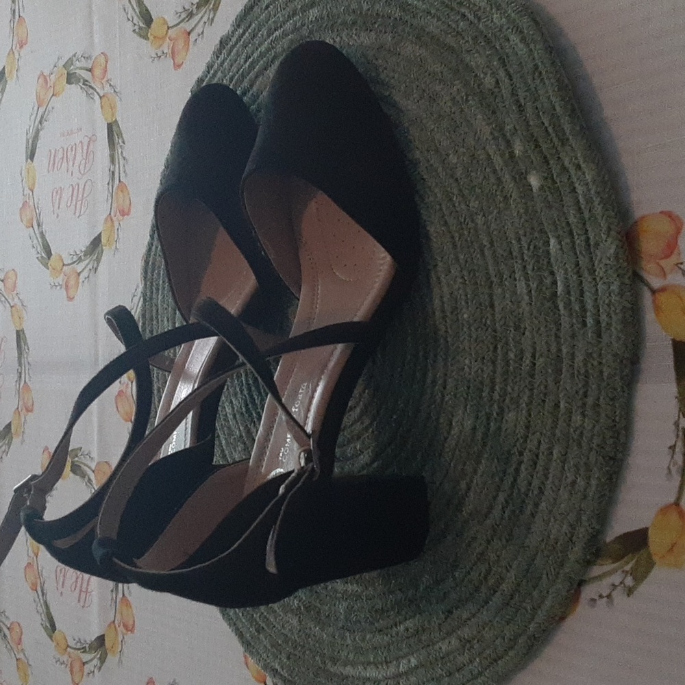 Journee Collection Foster Strappy Sandals Size 8.5 Black